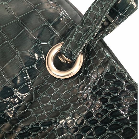 EMBOSSED GREEN FAUX SNAKESKIN TOTE BAG - Picture 5 of 11